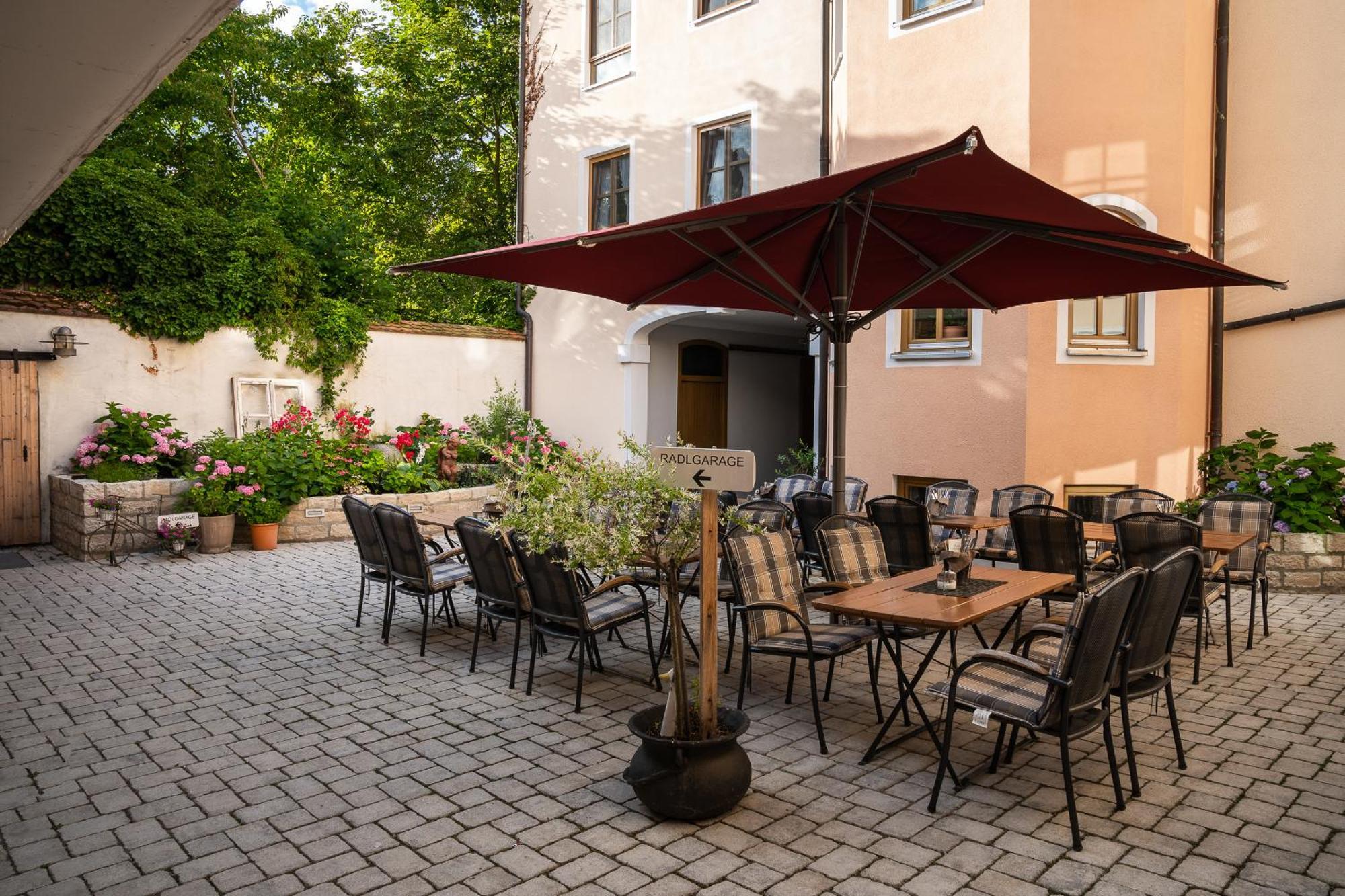 Zum Dallmayr Hotel Garni Berching Dış mekan fotoğraf